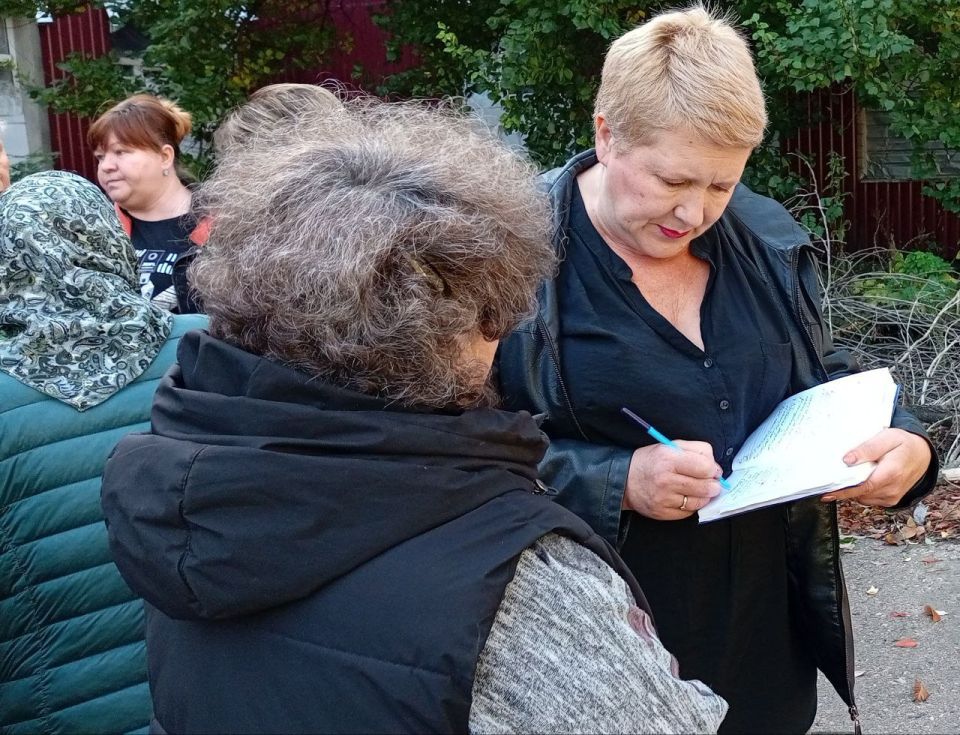 Наталья Бегуненко: По поручению Главы ДНР Дениса Пушилина в Петровском районе продолжаются сходы с жителями района Наталья Бегуненко: По поручению Главы ДНР Дениса Пушилина в Петровском районе продолжаются сходы с жителями района