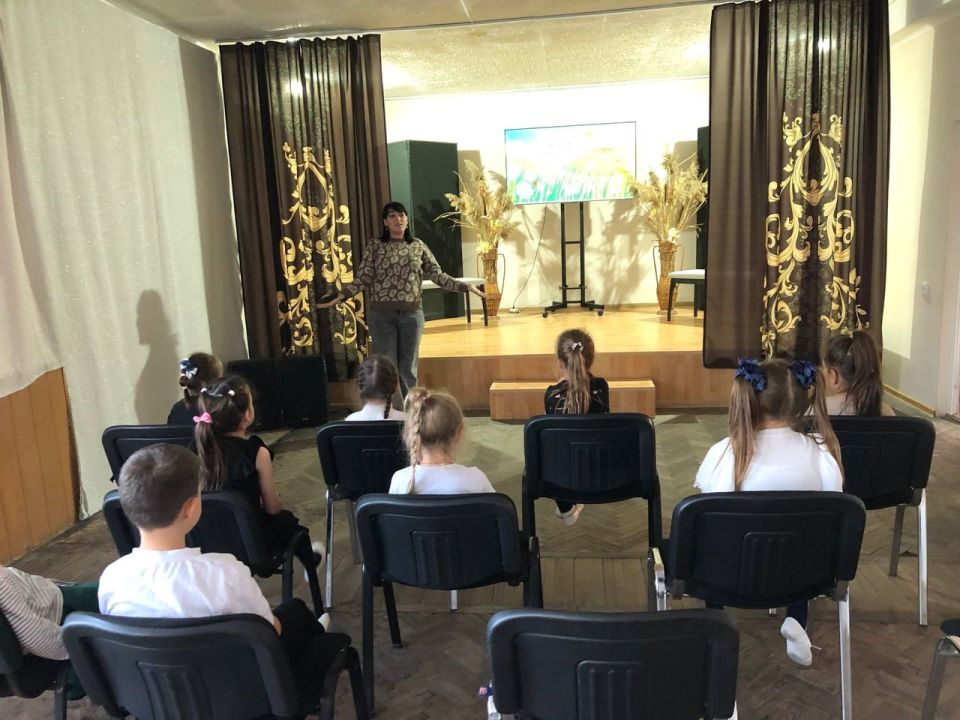 В Ждановке прошла лекция «Всегда иди дорогою добра!» В Ждановке прошла лекция «Всегда иди дорогою добра!»