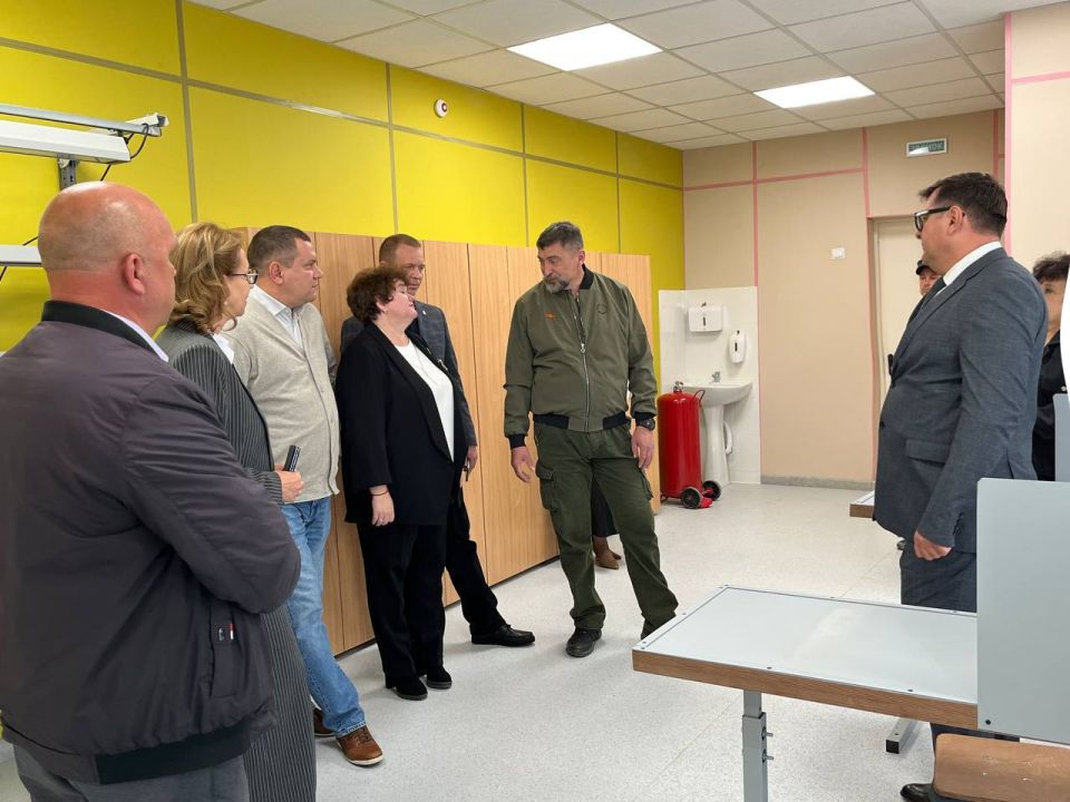 Олег Трофимов: В Новоазовском округе после капитального ремонта открыта Розовская школа Олег Трофимов: В Новоазовском округе после капитального ремонта открыта Розовская школа