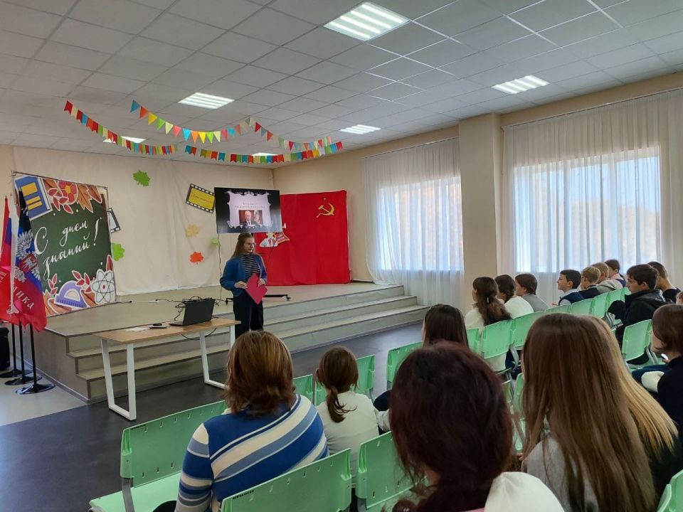 Учащиеся ГБОУ "Свободненская школа Волновахского м.о." приняли участие в викторине "Наш президент" ко Дню рождения Президента Учащиеся ГБОУ "Свободненская школа Волновахского м.о." приняли участие в викторине "Наш президент" ко Дню рождения Президента