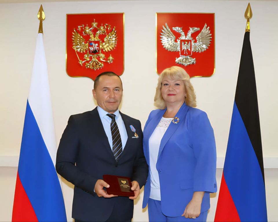 За заслуги перед Республикой! За заслуги перед Республикой!