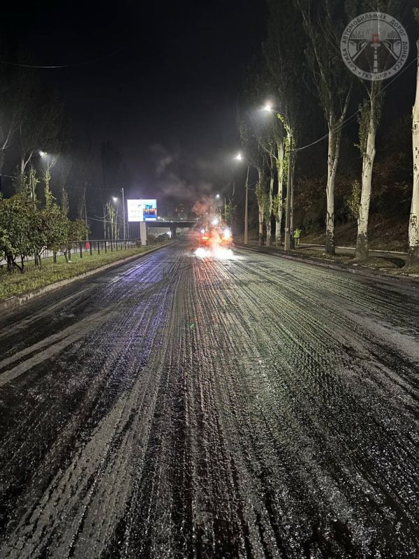 Еще больше фото с Ленинского проспекта в Донецке, где дорожники продолжают ремонт 7,6 км дорожного участка Еще больше фото с Ленинского проспекта в Донецке, где дорожники продолжают ремонт 7,6 км дорожного участка