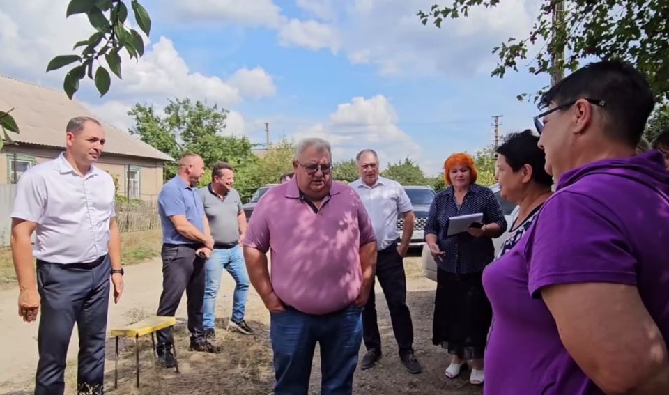 Сотрудники предприятия «Вода Донбасса» по поручению Главы ДНР Дениса Пушилина продолжают активное взаимодействие с населением Сотрудники предприятия «Вода Донбасса» по поручению Главы ДНР Дениса Пушилина продолжают активное взаимодействие с населением