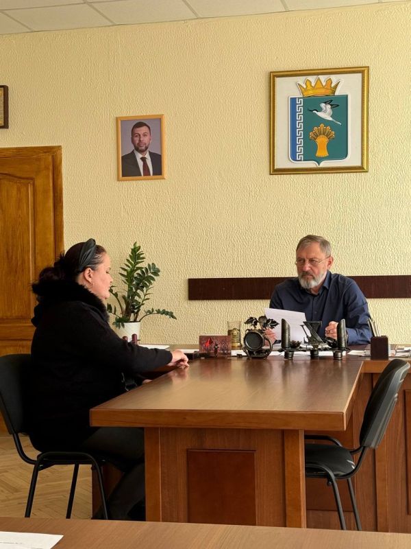 Глава Мангушского муниципального округа Борис Трима провел личный прием граждан Глава Мангушского муниципального округа Борис Трима провел личный прием граждан