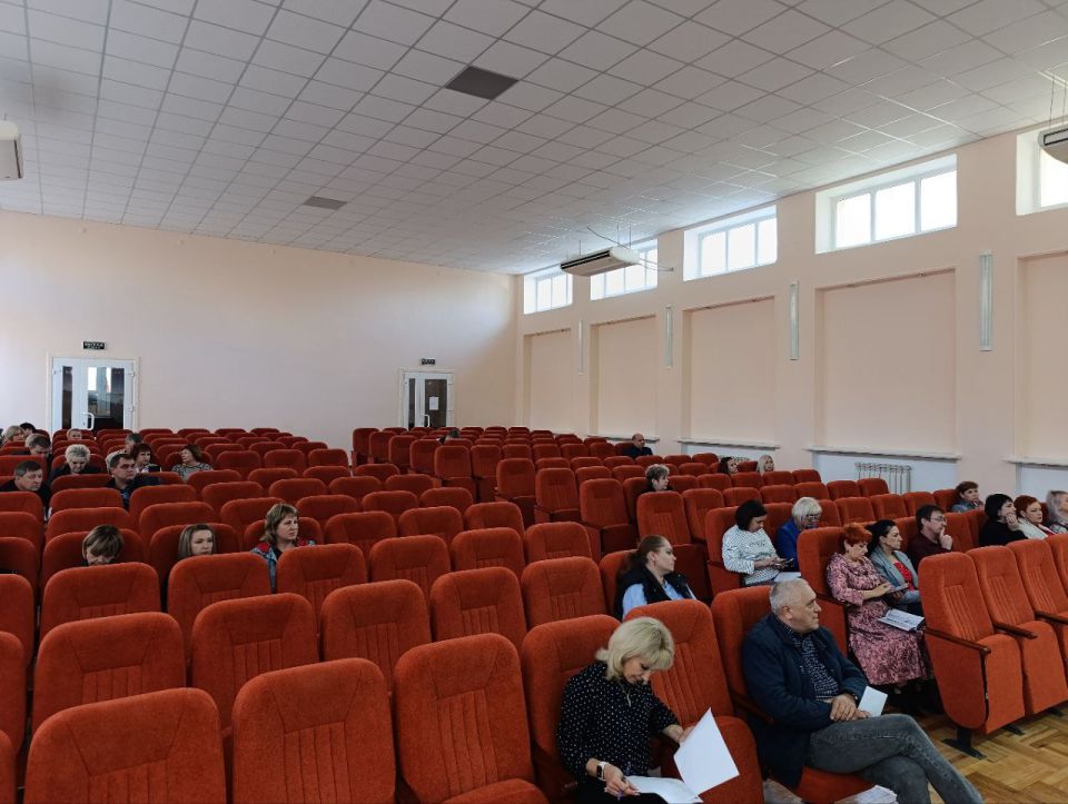 На расширенном аппаратном совещании с начальниками управлений, отделов, секторов администрации округа и руководителями учреждений рассмотрели ряд вопросов, среди которых – подготовка к осенне-зимнему периоду На расширенном аппаратном совещании с начальниками управлений, отделов, секторов администрации округа и руководителями учреждений рассмотрели ряд вопросов, среди которых – подготовка к осенне-зимнему периоду