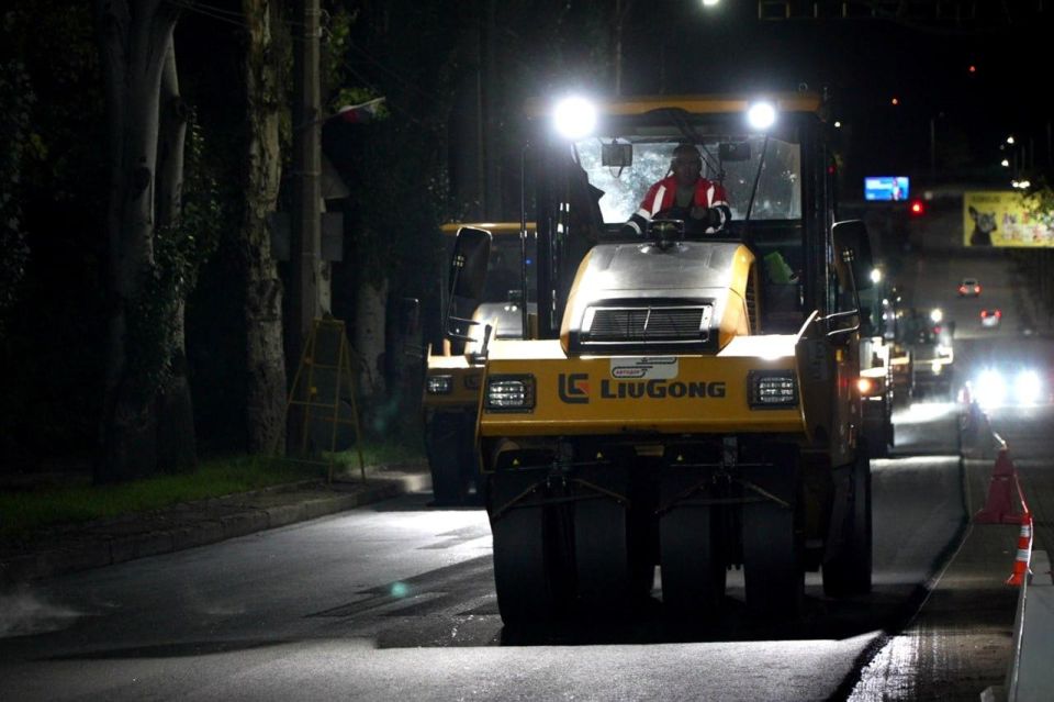 Денис Пушилин: Новый асфальт на Ленинском проспекте Донецка уложим до 20 октября Денис Пушилин: Новый асфальт на Ленинском проспекте Донецка уложим до 20 октября