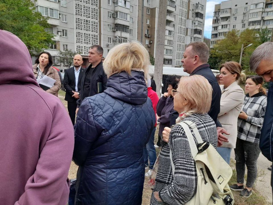 Сотрудники предприятия «Вода Донбасса» по поручению Главы ДНР Дениса Пушилина продолжают активное взаимодействие с населением Сотрудники предприятия «Вода Донбасса» по поручению Главы ДНР Дениса Пушилина продолжают активное взаимодействие с населением