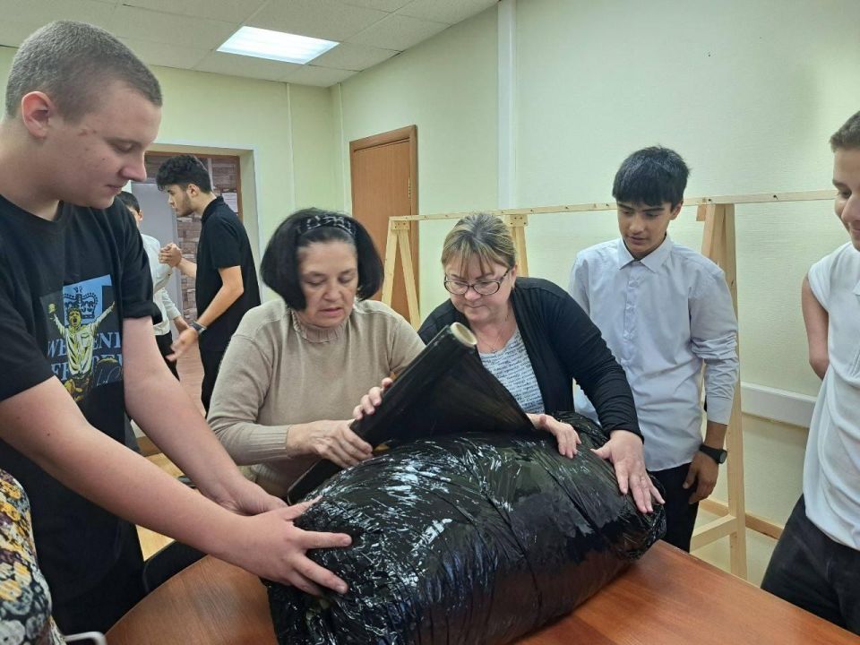 Волонтеры ЯНАО отправили гуманитарный груз для жителей Волновахи Волонтеры ЯНАО отправили гуманитарный груз для жителей Волновахи