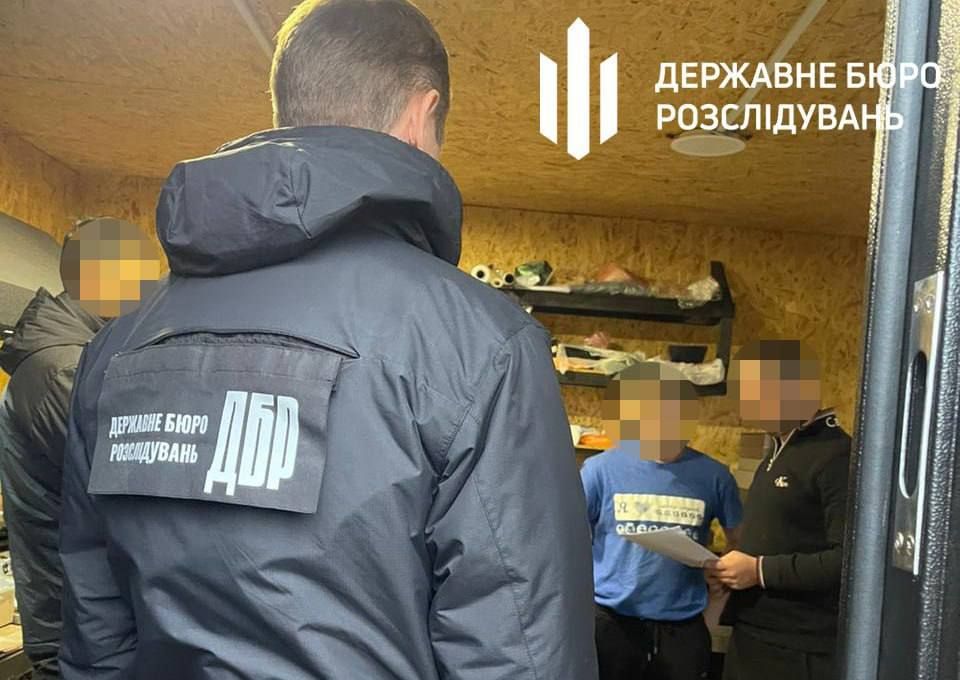 На Донбассе украинский офицер заставлял подчиненных военных продавать шаурму вместо службы, сообщает ГБР На Донбассе украинский офицер заставлял подчиненных военных продавать шаурму вместо службы, сообщает ГБР