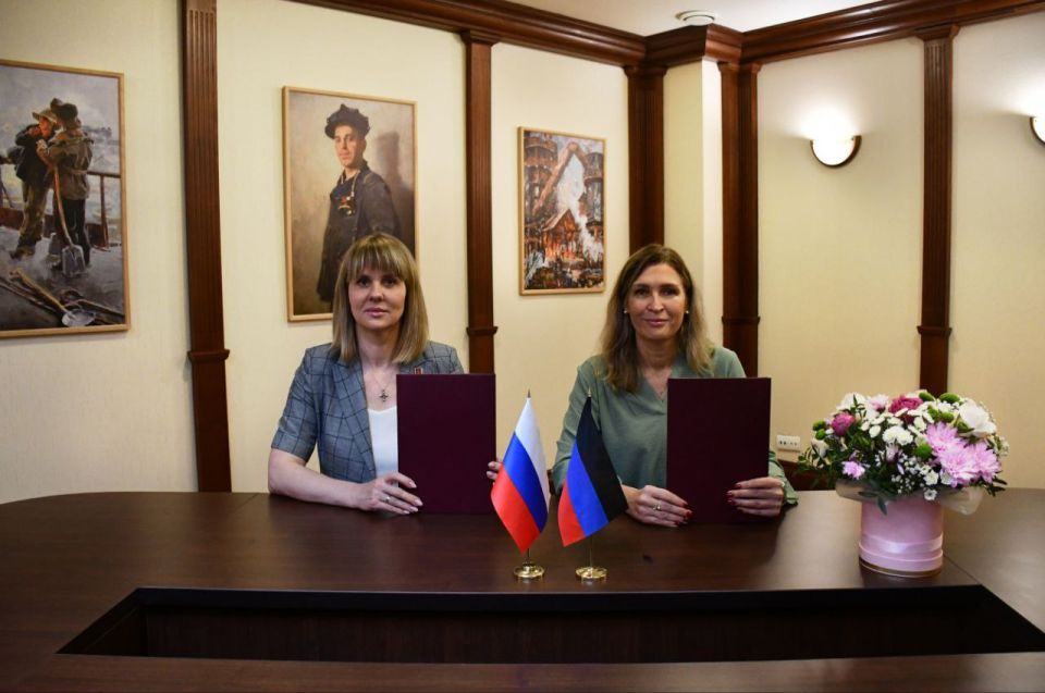 Донецкий республиканский художественный музей подписал Соглашение о сотрудничестве со Студией военных художников имени М. Грекова