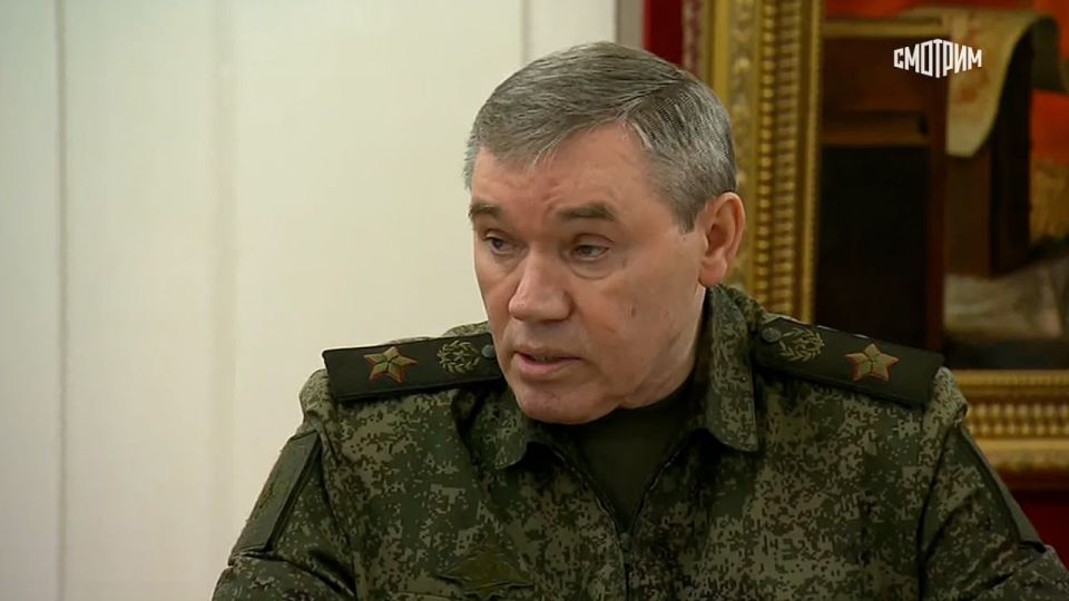 Владимир Путин в свой день рождения провел совещание с руководством Минобороны и Генштаба в Санкт-Петербурге Владимир Путин в свой день рождения провел совещание с руководством Минобороны и Генштаба в Санкт-Петербурге