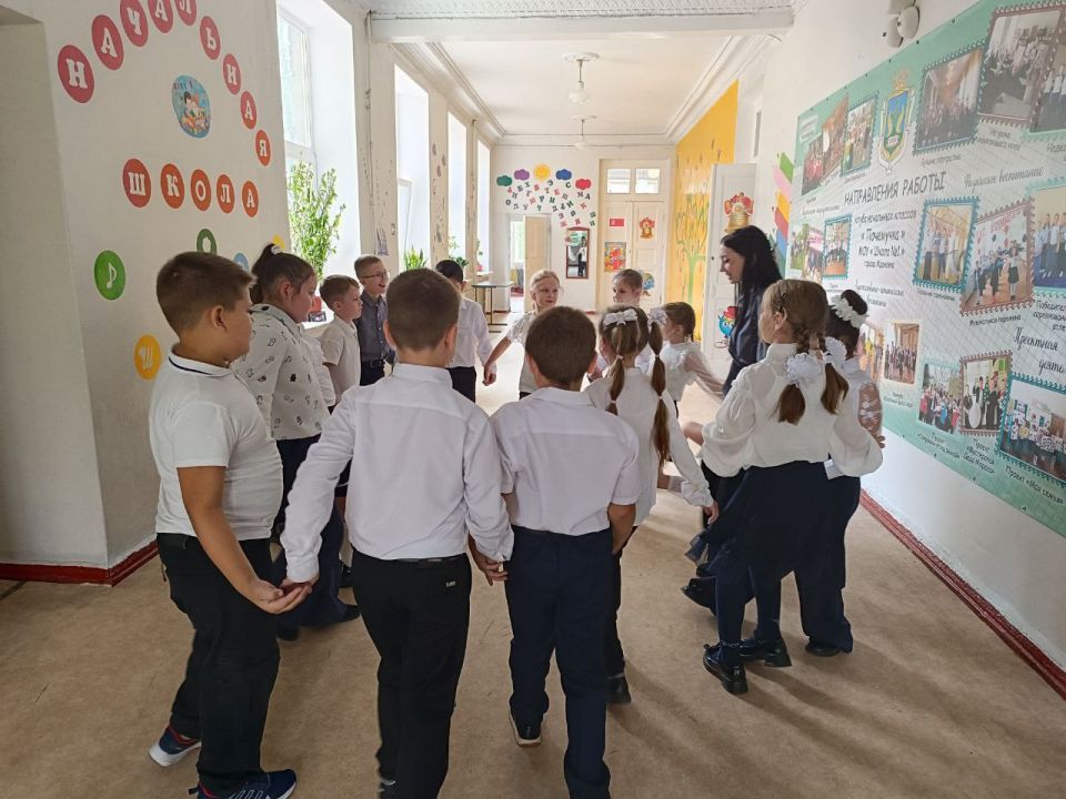 В школах Ждановки прошли мероприятия, посвященные важным человеческим ценностям В школах Ждановки прошли мероприятия, посвященные важным человеческим ценностям