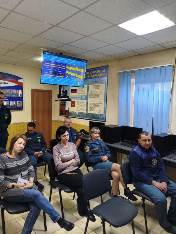 Сегодня состоялась встреча первого заместителя главы Администрации с представителями управления МЧС Сегодня состоялась встреча первого заместителя главы Администрации с представителями управления МЧС