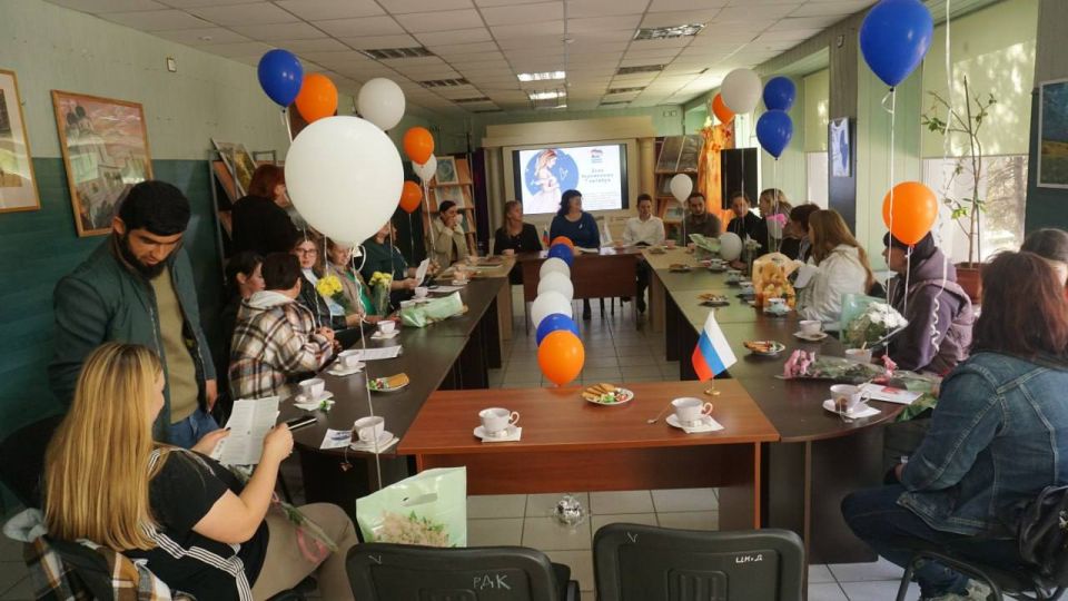 В Мангушском округе вручили подарки будущим мамам в рамках проекта «Крепкая семья» В Мангушском округе вручили подарки будущим мамам в рамках проекта «Крепкая семья»