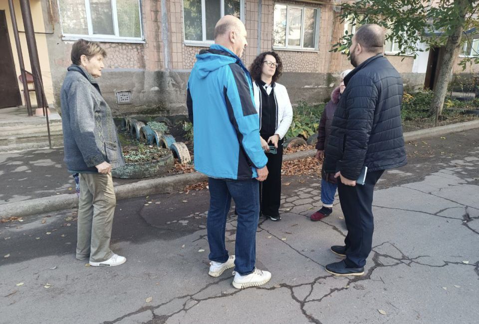 По поручению Главы ДНР Дениса Пушилина 07.10.2025 по адресу: г. Донецк, ул. Речная,56 состоялась встреча с жителями района, на которой присутствовал заместитель руководителя Управы Ленинского внутригородского района... По поручению Главы ДНР Дениса Пушилина 07.10.2025 по адресу: г. Донецк, ул. Речная,56 состоялась встреча с жителями района, на которой присутствовал заместитель руководителя Управы Ленинского внутригородского района...