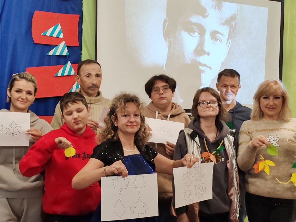 Я душу выплесну в слова. Сотрудник Донецкой республиканской библиотеки для детей имени С.М. Кирова Марина Салатинская провела для членов Макеевской местной общественной организации инвалидов «Ника плюс» литературную гостиную...