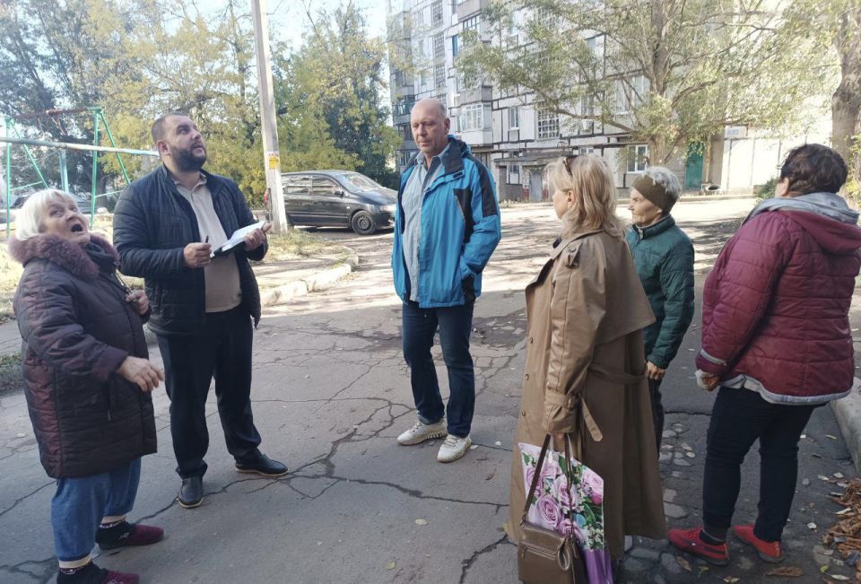 По поручению Главы ДНР Дениса Пушилина 07.10.2025 по адресу: г. Донецк, ул. Речная,56 состоялась встреча с жителями района, на которой присутствовал заместитель руководителя Управы Ленинского внутригородского района... По поручению Главы ДНР Дениса Пушилина 07.10.2025 по адресу: г. Донецк, ул. Речная,56 состоялась встреча с жителями района, на которой присутствовал заместитель руководителя Управы Ленинского внутригородского района...