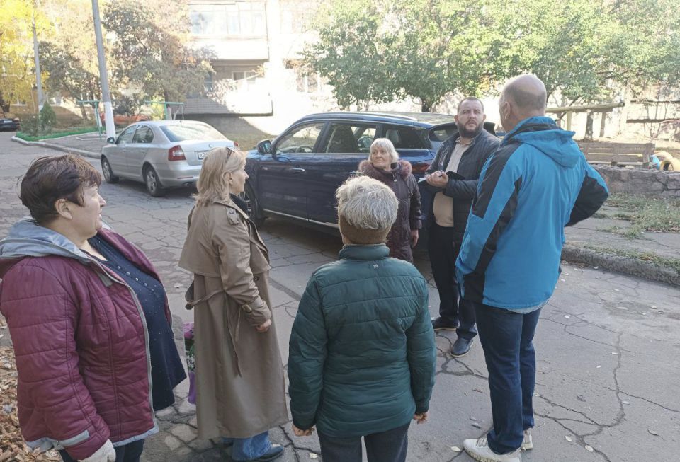 По поручению Главы ДНР Дениса Пушилина 07.10.2025 по адресу: г. Донецк, ул. Речная,56 состоялась встреча с жителями района, на которой присутствовал заместитель руководителя Управы Ленинского внутригородского района... По поручению Главы ДНР Дениса Пушилина 07.10.2025 по адресу: г. Донецк, ул. Речная,56 состоялась встреча с жителями района, на которой присутствовал заместитель руководителя Управы Ленинского внутригородского района...