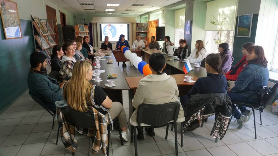 В Мангушском округе вручили подарки будущим мамам в рамках проекта «Крепкая семья» В Мангушском округе вручили подарки будущим мамам в рамках проекта «Крепкая семья»