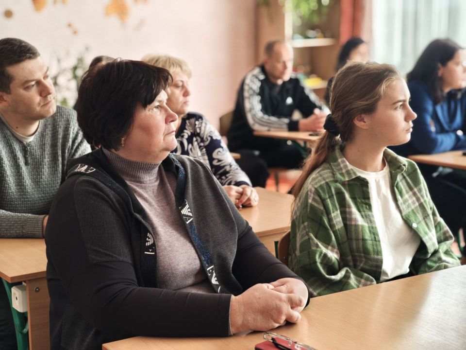Сегодня, 07 октября 2025 года первый заместитель главы администрации городского округа Дебальцево Максим Вельма провел встречу с трудовым коллективом ГБОУ «Луганская школа № 12» Сегодня, 07 октября 2025 года первый заместитель главы администрации городского округа Дебальцево Максим Вельма провел встречу с трудовым коллективом ГБОУ «Луганская школа № 12»