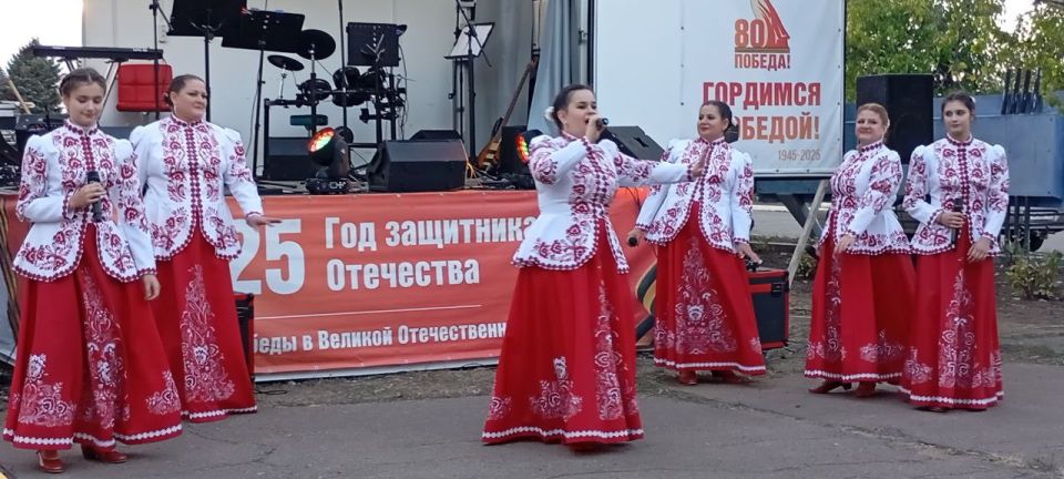 Продолжаются выступления ВИА «УЛЕЙ»: гастрольный тур успешно развивается Продолжаются выступления ВИА «УЛЕЙ»: гастрольный тур успешно развивается