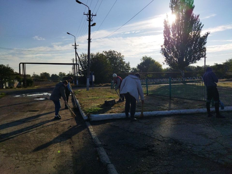 Сегодня, 7 октября, в день рождения Президента Российской Федерации Владимира Владимировича Путина в рамках акции "1000 ДОБРЫХ ДЕЛ" работники МБУ "Приморский СДК" приняли участие в экологической акции по наведению... Сегодня, 7 октября, в день рождения Президента Российской Федерации Владимира Владимировича Путина в рамках акции "1000 ДОБРЫХ ДЕЛ" работники МБУ "Приморский СДК" приняли участие в экологической акции по наведению...