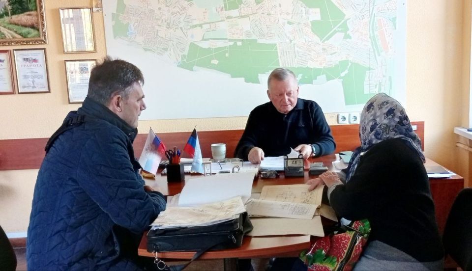 Наталья Бегуненко: Сегодня, 7 октября, заместитель руководителя Управы Петровского внутригородского района Администрации городского округа Донецк Сергей Васильевич Чуб провёл еженедельный приём жителей района Наталья Бегуненко: Сегодня, 7 октября, заместитель руководителя Управы Петровского внутригородского района Администрации городского округа Донецк Сергей Васильевич Чуб провёл еженедельный приём жителей района