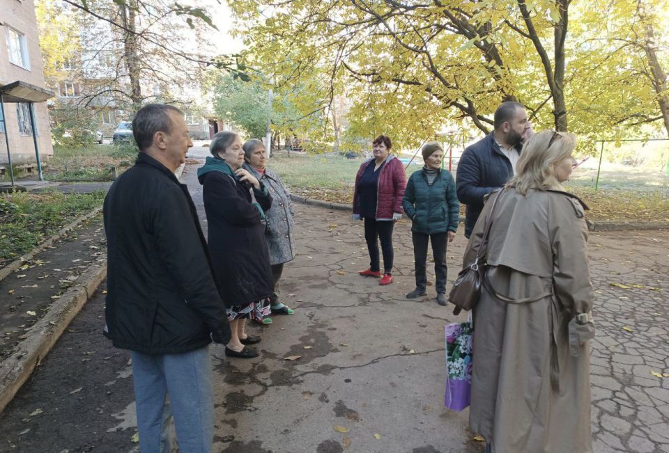 По поручению Главы ДНР Дениса Пушилина 07.10.2025 по адресу: г. Донецк, ул.Речная,50 состоялась встреча с жителями района, на которой присутствовал заместитель руководителя Управы Ленинского внутригородского района Александр... По поручению Главы ДНР Дениса Пушилина 07.10.2025 по адресу: г. Донецк, ул.Речная,50 состоялась встреча с жителями района, на которой присутствовал заместитель руководителя Управы Ленинского внутригородского района Александр...