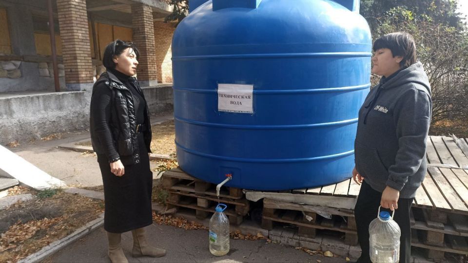 Роман Конев: 7 октября 2025 года депутаты Горловского городского совета от фракции «Единая Россия» – София Потапова, Павел Калфакчиян, Инает Розводова, Алексей Костин развезли воду и посетили места подвоза воды Роман Конев: 7 октября 2025 года депутаты Горловского городского совета от фракции «Единая Россия» – София Потапова, Павел Калфакчиян, Инает Розводова, Алексей Костин развезли воду и посетили места подвоза воды