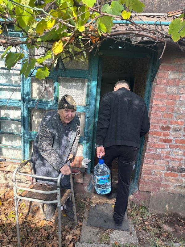 Роман Конев: Совместно с председателем общественного совета, архимандритом Агафадором (Поляковым), присоединились к общественной акции «1000 добрых дел», организованной в честь Дня рождения президента Российской Федерации... Роман Конев: Совместно с председателем общественного совета, архимандритом Агафадором (Поляковым), присоединились к общественной акции «1000 добрых дел», организованной в честь Дня рождения президента Российской Федерации...