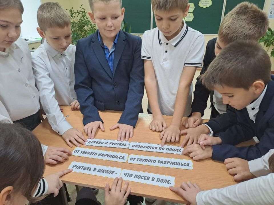 Николай Михайлов: В школах Старобешевского округа прошли «Разговоры о важном» Николай Михайлов: В школах Старобешевского округа прошли «Разговоры о важном»
