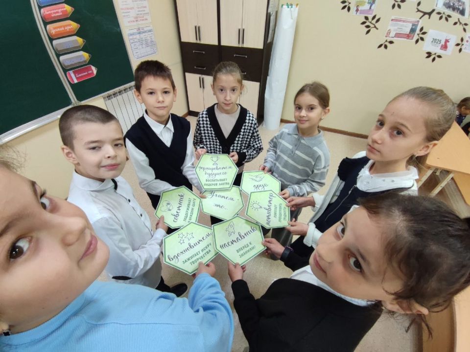 В школах Старобешевского округа прошли «Разговоры о важном» В школах Старобешевского округа прошли «Разговоры о важном»