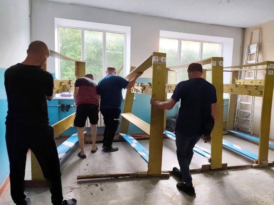 В Рыбинской школе Волновахского округа обновили гардероб В Рыбинской школе Волновахского округа обновили гардероб