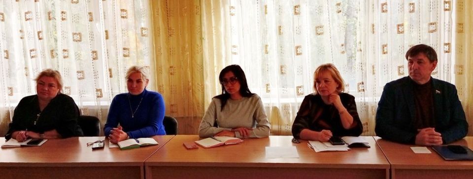 Наталья Бегуненко: Сегодня, 8 октября, руководитель Управы Петровского внутригородского района Администрации городского округа Донецк Бегуненко Наталья провела еженедельное аппаратное совещание Наталья Бегуненко: Сегодня, 8 октября, руководитель Управы Петровского внутригородского района Администрации городского округа Донецк Бегуненко Наталья провела еженедельное аппаратное совещание