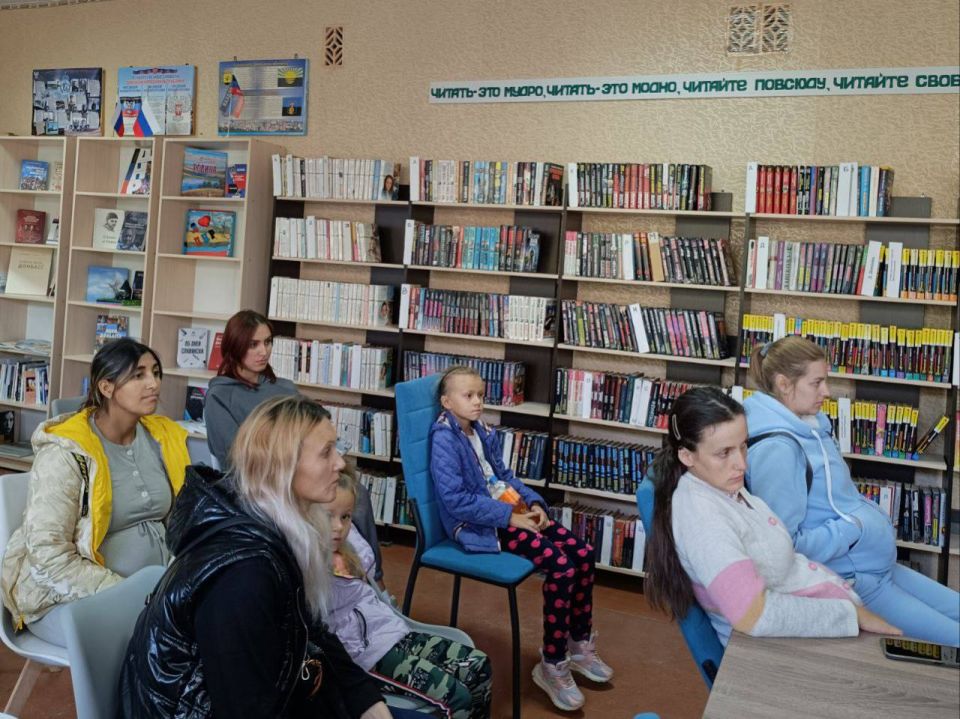 В рамках реализации мероприятий национальных проектов «Демография» и «Семья», в Иловайске 7 октября 2025 года прошёл «День беременных» — мероприятие, направленное на поддержку будущих мам, укрепление ценностей материнства и... В рамках реализации мероприятий национальных проектов «Демография» и «Семья», в Иловайске 7 октября 2025 года прошёл «День беременных» — мероприятие, направленное на поддержку будущих мам, укрепление ценностей материнства и...