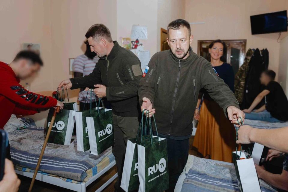 Мы приехали, чтобы просто быть рядом, сказать "спасибо" и напомнить: вы – наши герои, мы с вами — Елена Север Мы приехали, чтобы просто быть рядом, сказать "спасибо" и напомнить: вы – наши герои, мы с вами — Елена Север