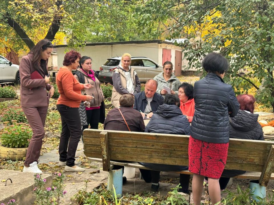 В рамках выполнения поручений Главы Донецкой Народной Республики Дениса Пушилина по усилению работы с населением состоялась очередная встреча с жителями улицы Литке В рамках выполнения поручений Главы Донецкой Народной Республики Дениса Пушилина по усилению работы с населением состоялась очередная встреча с жителями улицы Литке