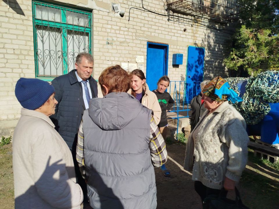 Таймураз Арсоев: Выполняя поручение Главы ДНР Дениса Пушилина выехал в село Петровское, проконтролировать доставку воды Таймураз Арсоев: Выполняя поручение Главы ДНР Дениса Пушилина выехал в село Петровское, проконтролировать доставку воды