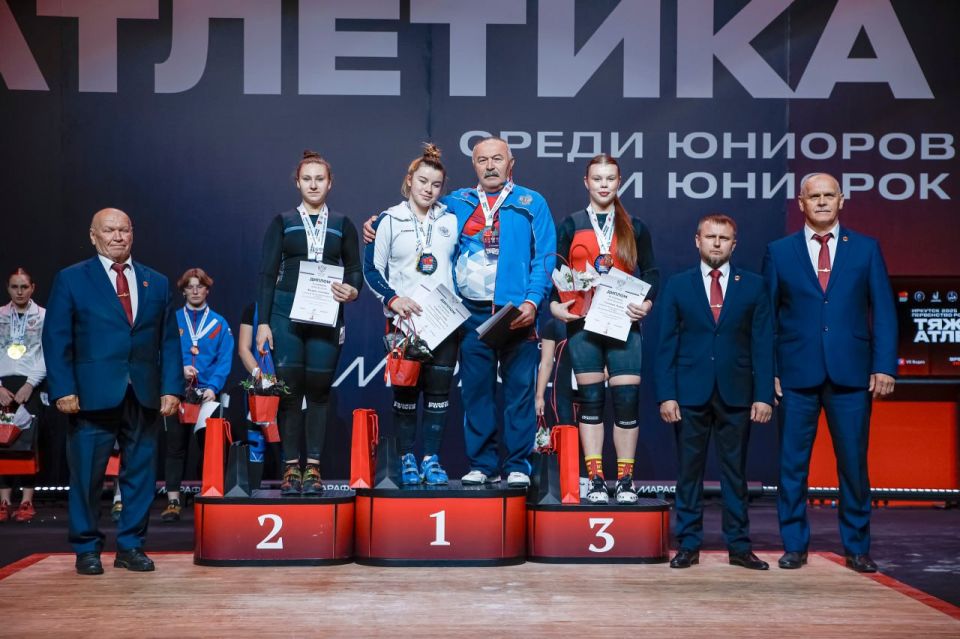 Евгений Ширшов: Наши талантливые спортсмены продолжают покорять пьедесталы на Первенстве России по тяжелой атлетике среди юниоров и юниорок, которое проходит в Иркутске! Евгений Ширшов: Наши талантливые спортсмены продолжают покорять пьедесталы на Первенстве России по тяжелой атлетике среди юниоров и юниорок, которое проходит в Иркутске!