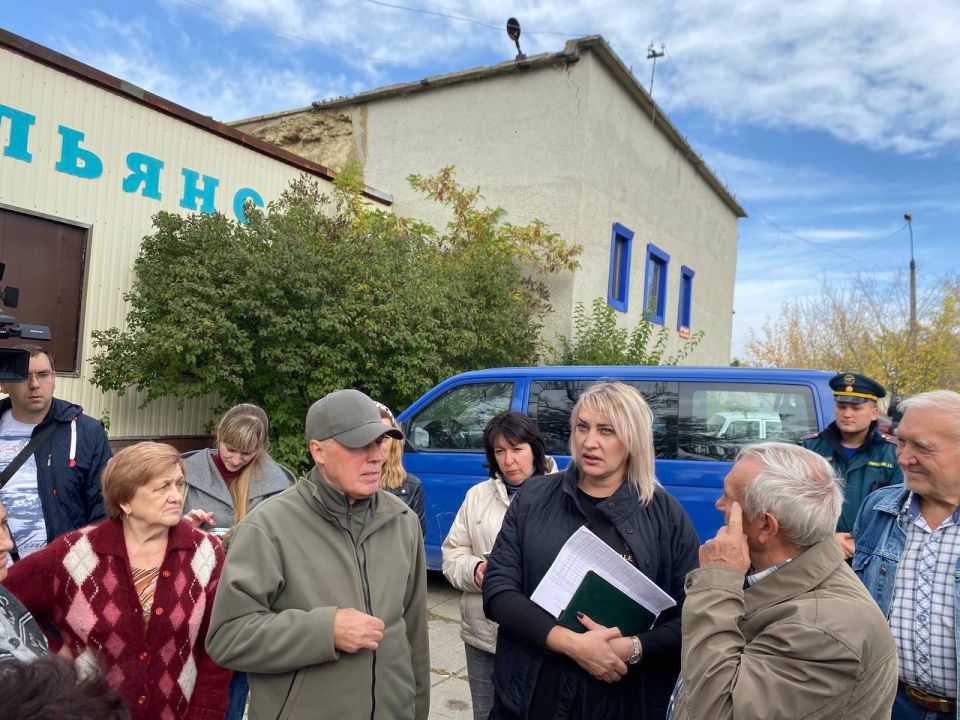 Сегодня провел еще одну встречу в городе Зугрэсе Сегодня провел еще одну встречу в городе Зугрэсе