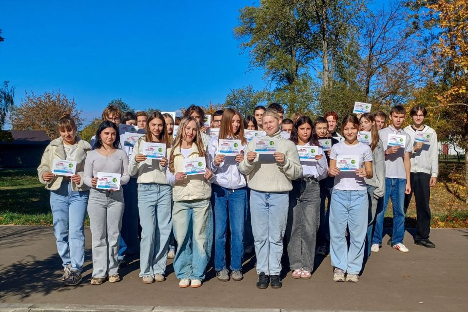 Елена Рязанцева: Шаг за шагом к здоровью!. 7 октября молодежь Пролетарского района города Донецка присоединилась к Всероссийской акции «10 000 шагов к жизни» Елена Рязанцева: Шаг за шагом к здоровью!. 7 октября молодежь Пролетарского района города Донецка присоединилась к Всероссийской акции «10 000 шагов к жизни»