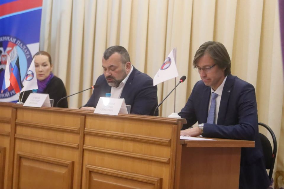 Сергей Самохин: Поучаствовал в пленарном заседании Общественной палаты ДНР, где Председатель ОП Республики Александр Кофман (я с ним на первой фотографии) рассказал о Международном фестивале креативных индустрий «Звезды над... Сергей Самохин: Поучаствовал в пленарном заседании Общественной палаты ДНР, где Председатель ОП Республики Александр Кофман (я с ним на первой фотографии) рассказал о Международном фестивале креативных индустрий «Звезды над...