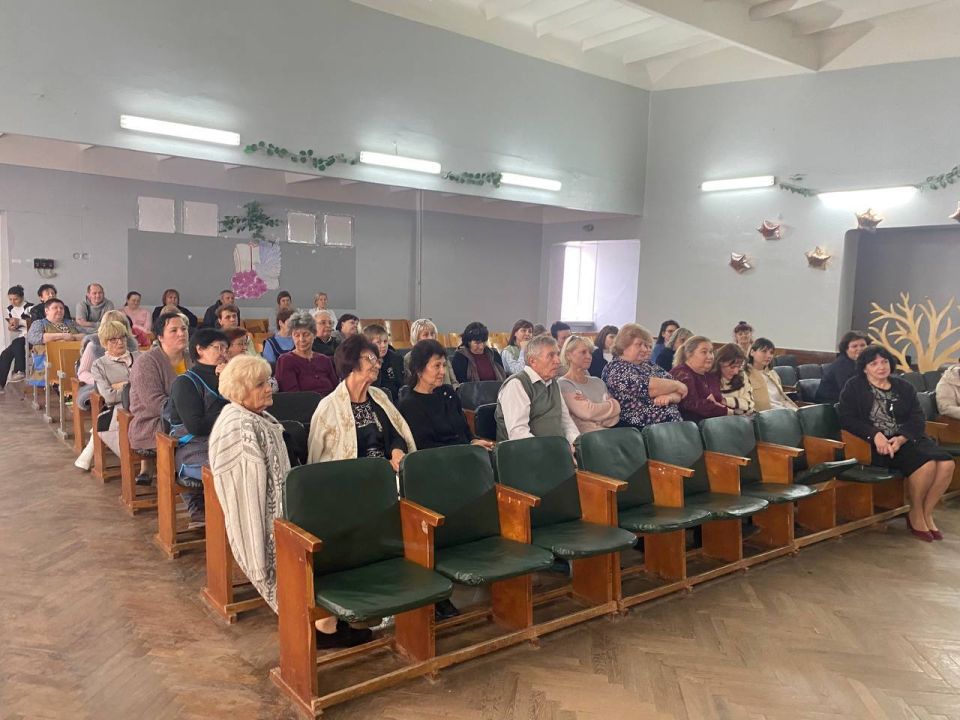 По поручению Главы Республики Дениса Пушилина регулярно проводятся встречи с гражданами и трудовыми коллективами По поручению Главы Республики Дениса Пушилина регулярно проводятся встречи с гражданами и трудовыми коллективами