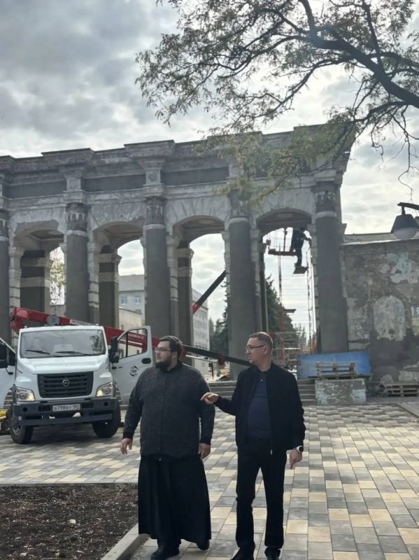 Роман Конев: Совместно с председателем общественного совета, архимандритом Агафадором (Поляковым), провели инспекцию хода капитального ремонта в парке культуры и отдыха имени Максима Горького Роман Конев: Совместно с председателем общественного совета, архимандритом Агафадором (Поляковым), провели инспекцию хода капитального ремонта в парке культуры и отдыха имени Максима Горького