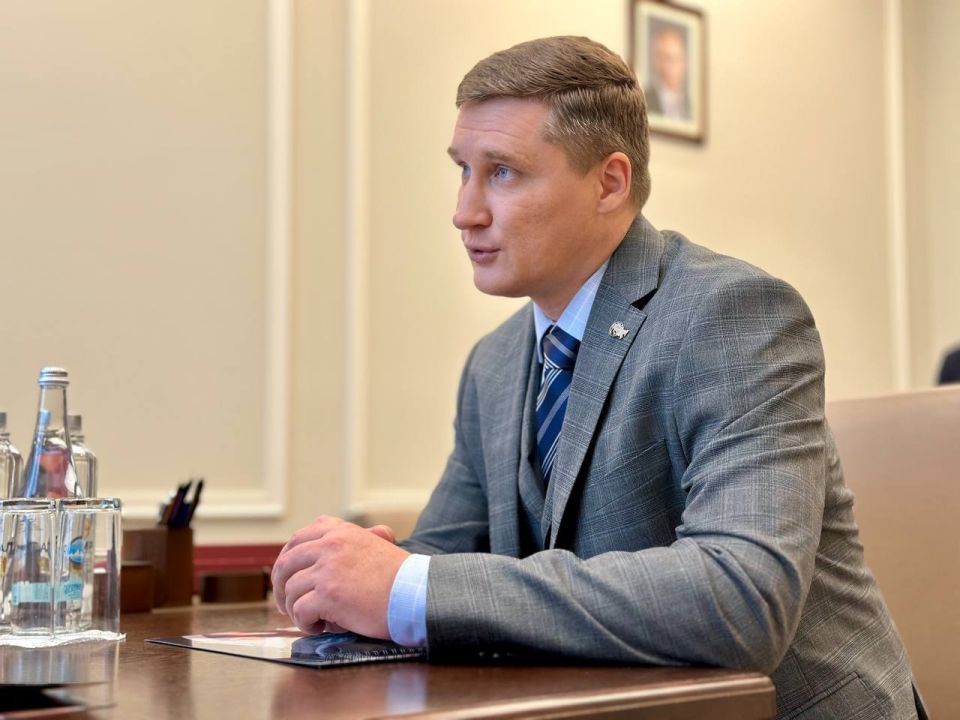 Александр Волошин: Сегодня провёл рабочую встречу с директором межрегиональной общественной организации гуманитарной помощи «Русский мир» Вадимом Хомичем Александр Волошин: Сегодня провёл рабочую встречу с директором межрегиональной общественной организации гуманитарной помощи «Русский мир» Вадимом Хомичем
