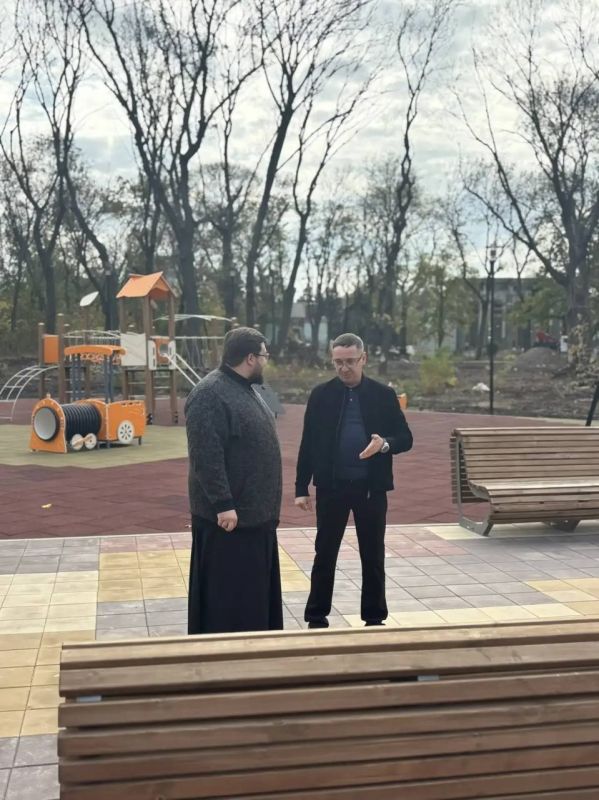 Роман Конев: Совместно с председателем общественного совета, архимандритом Агафадором (Поляковым), провели инспекцию хода капитального ремонта в парке культуры и отдыха имени Максима Горького Роман Конев: Совместно с председателем общественного совета, архимандритом Агафадором (Поляковым), провели инспекцию хода капитального ремонта в парке культуры и отдыха имени Максима Горького