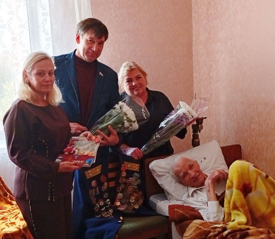 Наталья Бегуненко: 8 октября в Петровском районе свой 100-летний юбилей отмечает ветеран Великой Отечественной войны, почетный гражданин г.о. Донецк Райко Иван Игнатьевич Наталья Бегуненко: 8 октября в Петровском районе свой 100-летний юбилей отмечает ветеран Великой Отечественной войны, почетный гражданин г.о. Донецк Райко Иван Игнатьевич