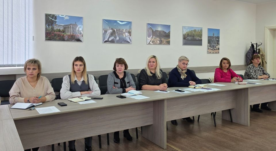 Татьяна Копылова: Сегодня, 8 октября, провела аппаратное совещание Управы Ворошиловского внутригородского района Администрации городского округа Донецк обсуждались вопросы жизнедеятельности района, а именно: Татьяна Копылова: Сегодня, 8 октября, провела аппаратное совещание Управы Ворошиловского внутригородского района Администрации городского округа Донецк обсуждались вопросы жизнедеятельности района, а именно: