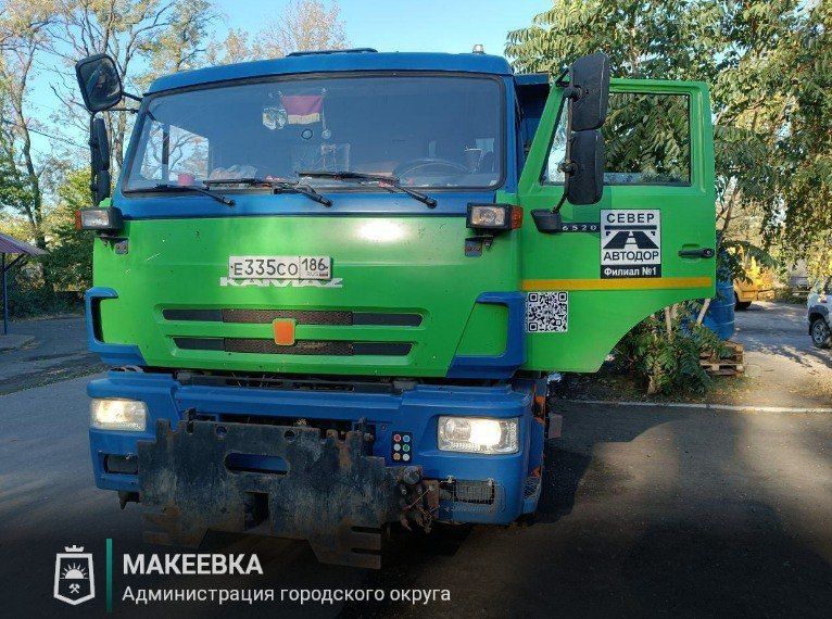 Сотрудник «Северавтодора» из Нижневартовска Андрей помогает жителям Макеевки с доставкой воды Сотрудник «Северавтодора» из Нижневартовска Андрей помогает жителям Макеевки с доставкой воды