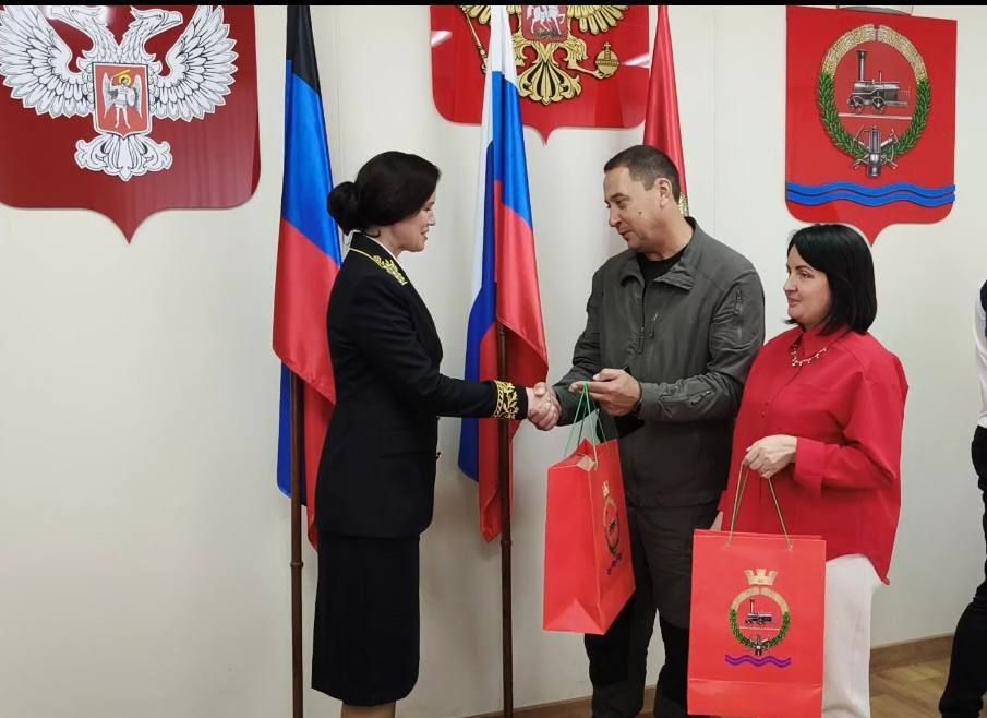 Сегодня принял участие во встрече юных дипломатов Волновахского муниципального округа и учеников дипломатического класса Лицея Салехарда с представителем МИД России города Донецка Натальей Сергеевной Михайловой Сегодня принял участие во встрече юных дипломатов Волновахского муниципального округа и учеников дипломатического класса Лицея Салехарда с представителем МИД России города Донецка Натальей Сергеевной Михайловой